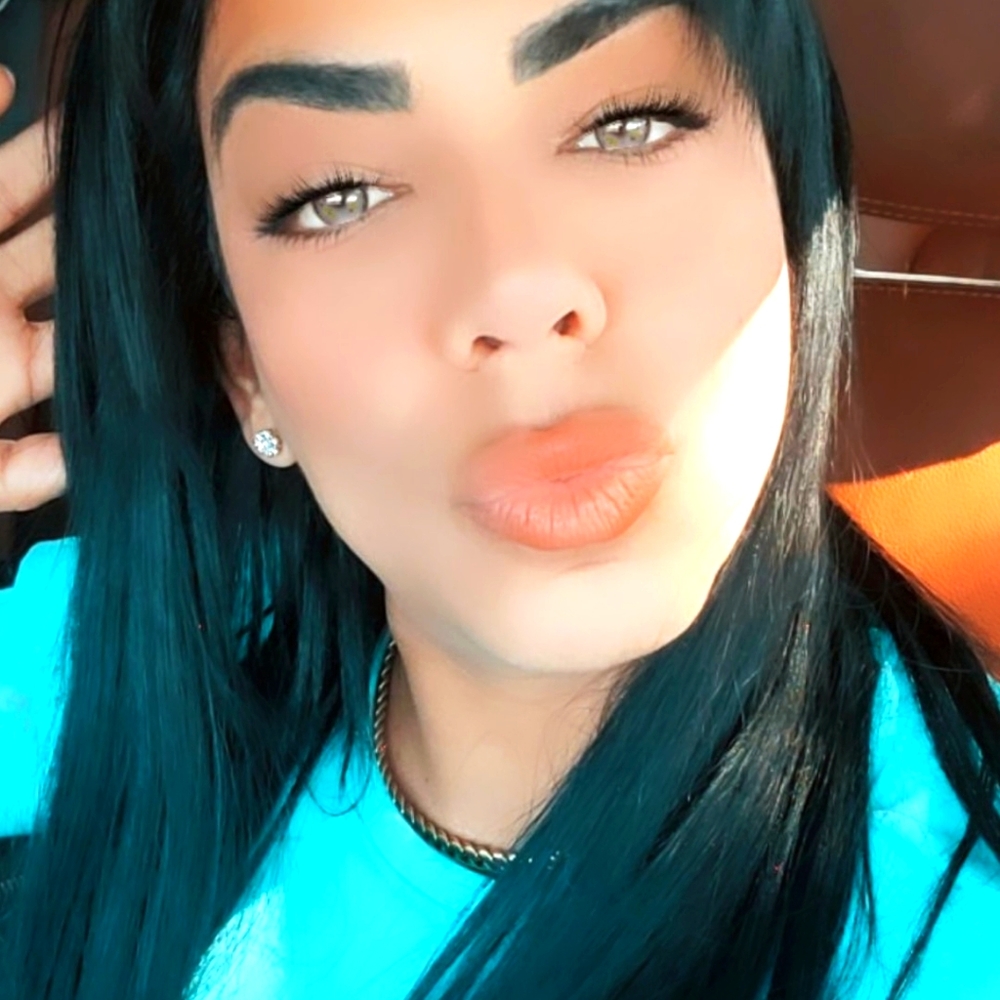 Meet your Posher, Elaine